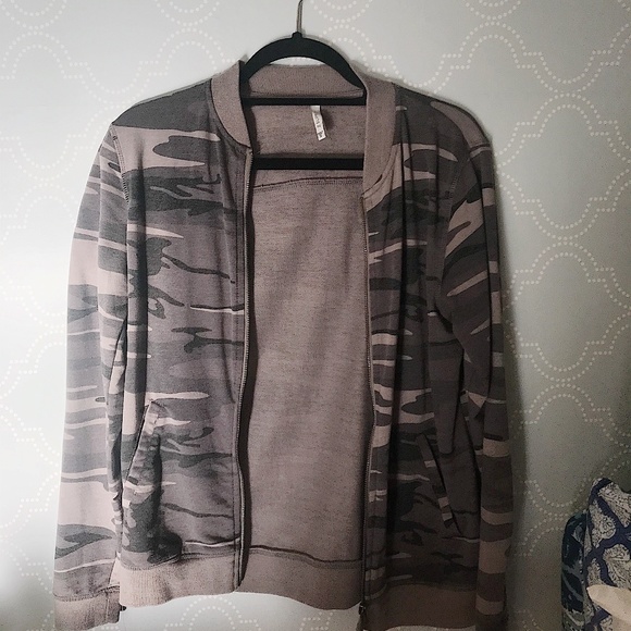 Z Supply Jackets & Blazers - Z supply camo jacket size: s